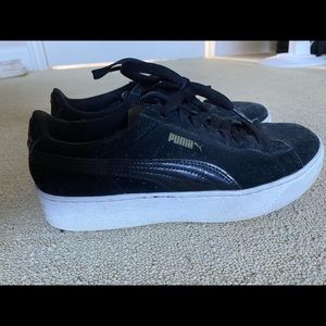 Puma velvet sneakers